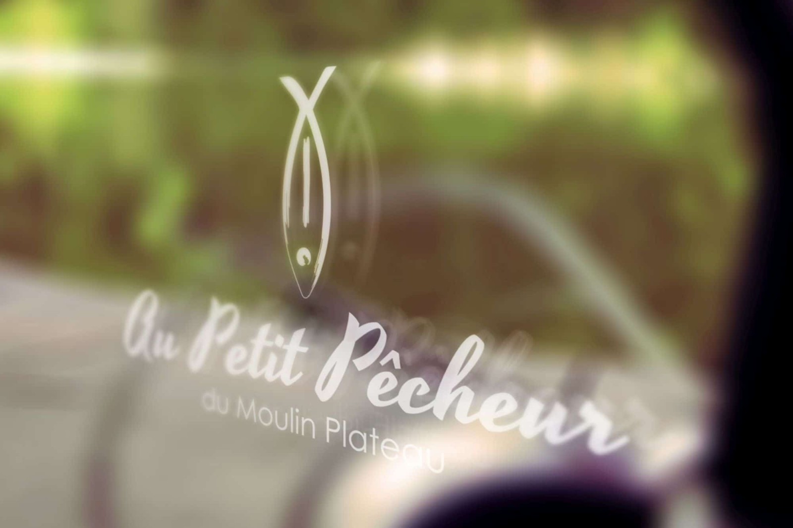 Au Petit Pêcheur du Moulin Plateau Branding France Logo France création de site web Créer un site internet France cover